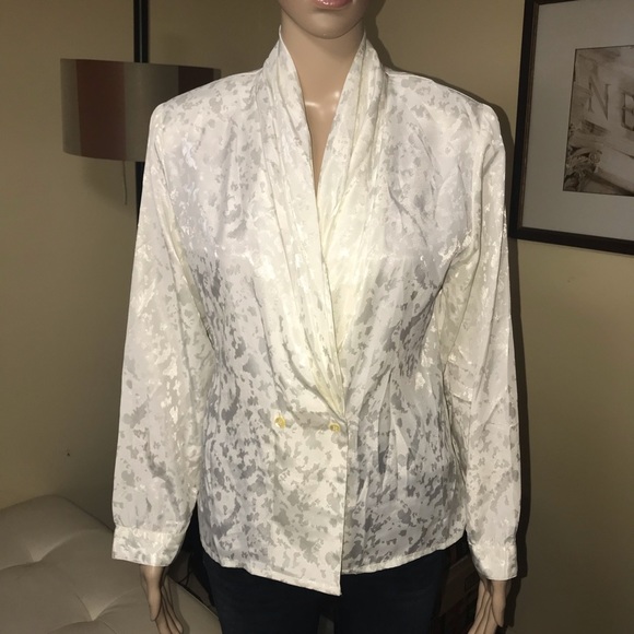 Vintage 80s blouse. - Picture 2 of 5